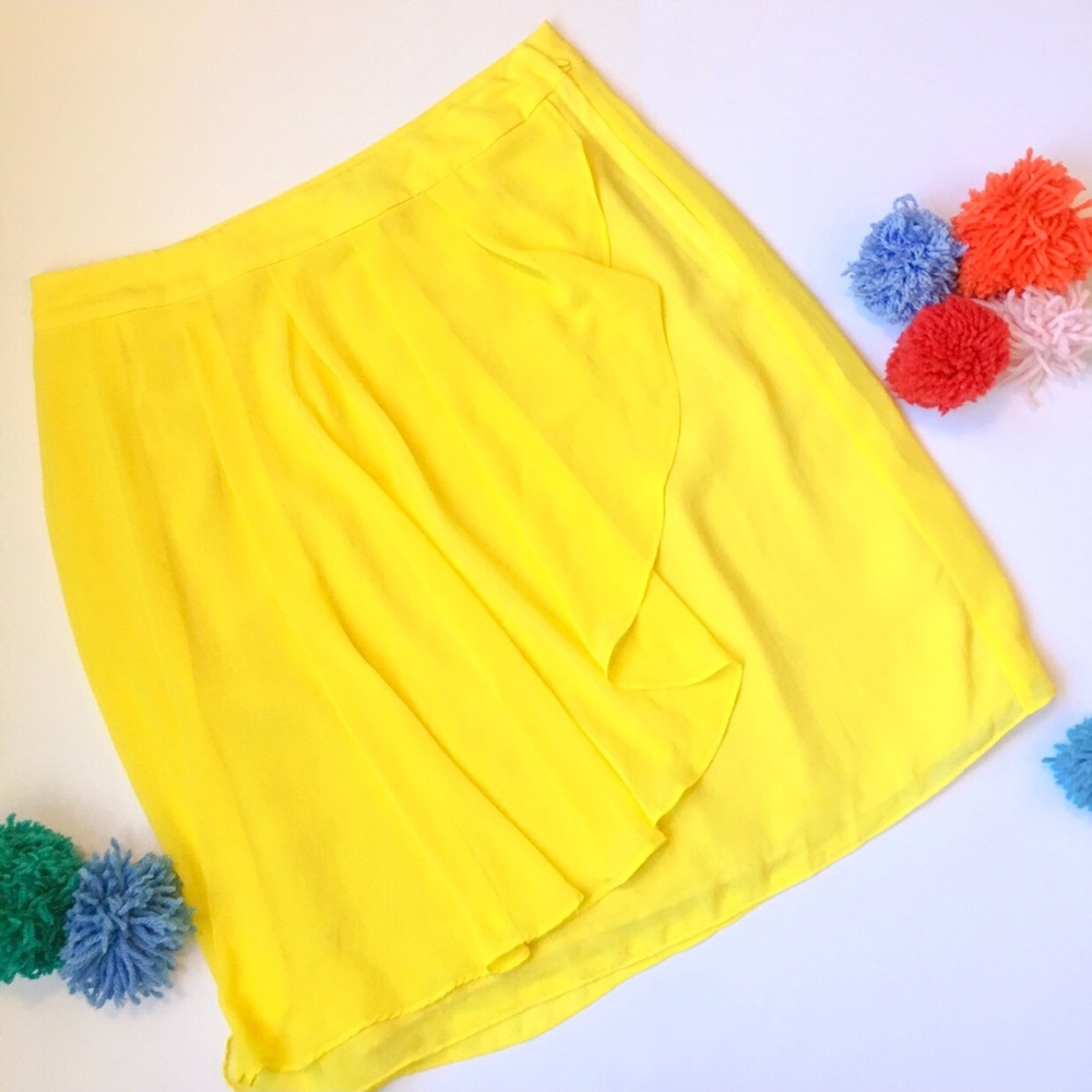 💥spring sale 25% off!💥 Bright yellow skirt
